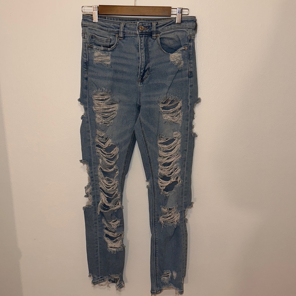 Distressed American Eagle Stretch Mom Jean